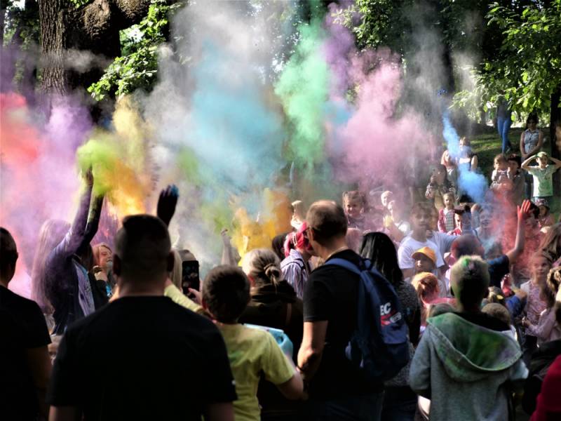Zdjęcie: Dzień Baniek Mydlanych i Festiwal Kolorów w Zawierciu