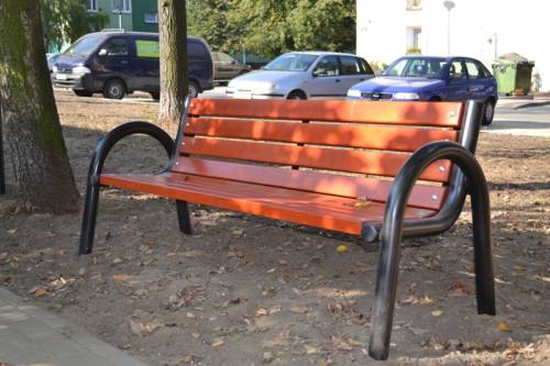 Jedna z ośmiu nowych ławek zamontowanych przy ulic Junackiej