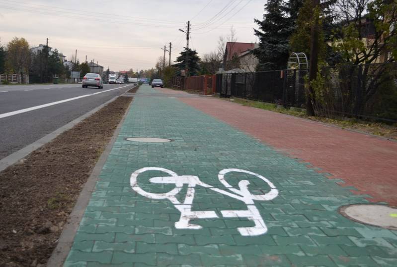 Zdjęcie: Chodnik i ścieżka rowerowa przy Siewierskiej