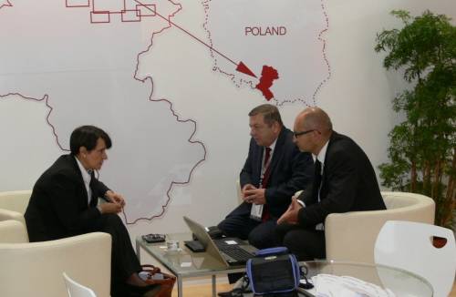 Ryszard Mach oraz Wojciech Dziąbek rozmawiają z Małgorzatą Kosińską, prezes zarządu Pirelli Pekao Real Estate